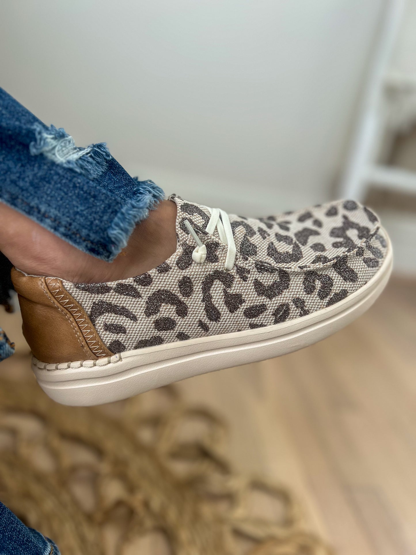 New! Corkys Kayak - Tan Metallic Leopard