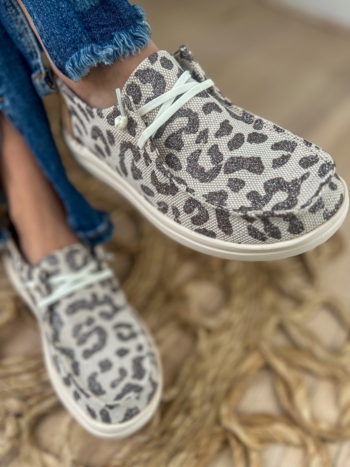New! Corkys Kayak - Tan Metallic Leopard