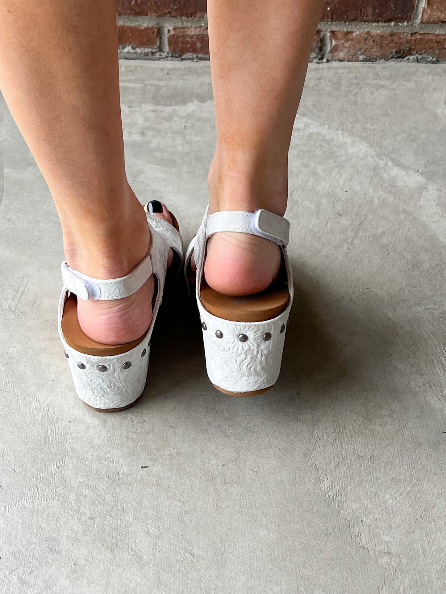 Very G Liberty Sandal - White Tooled