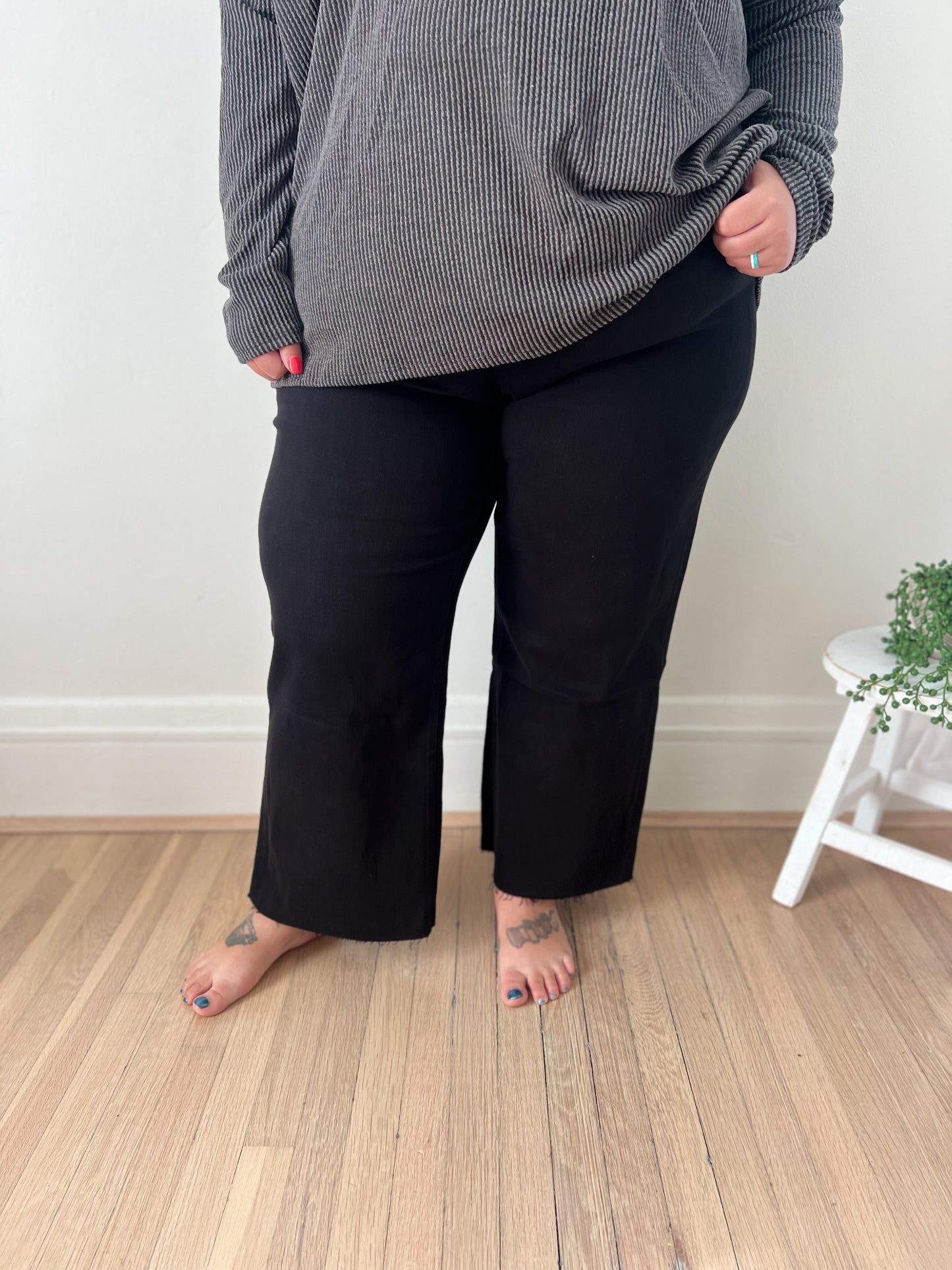 New! Vervet Olivia Wide Leg Non Distressed Crop Jeans - Black