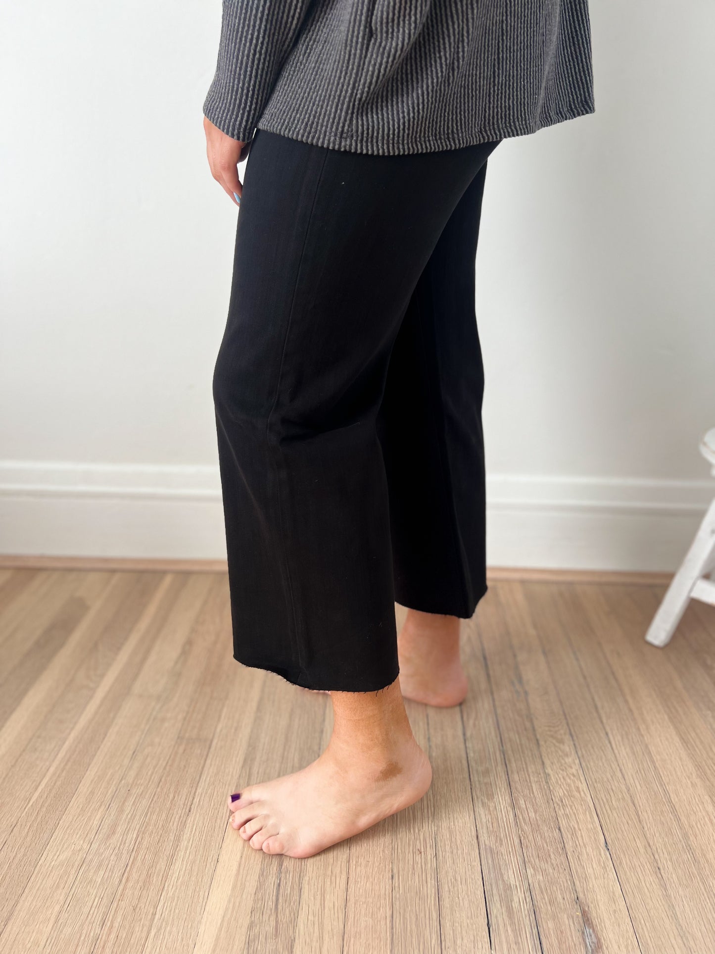 New! Vervet Olivia Wide Leg Non Distressed Crop Jeans - Black