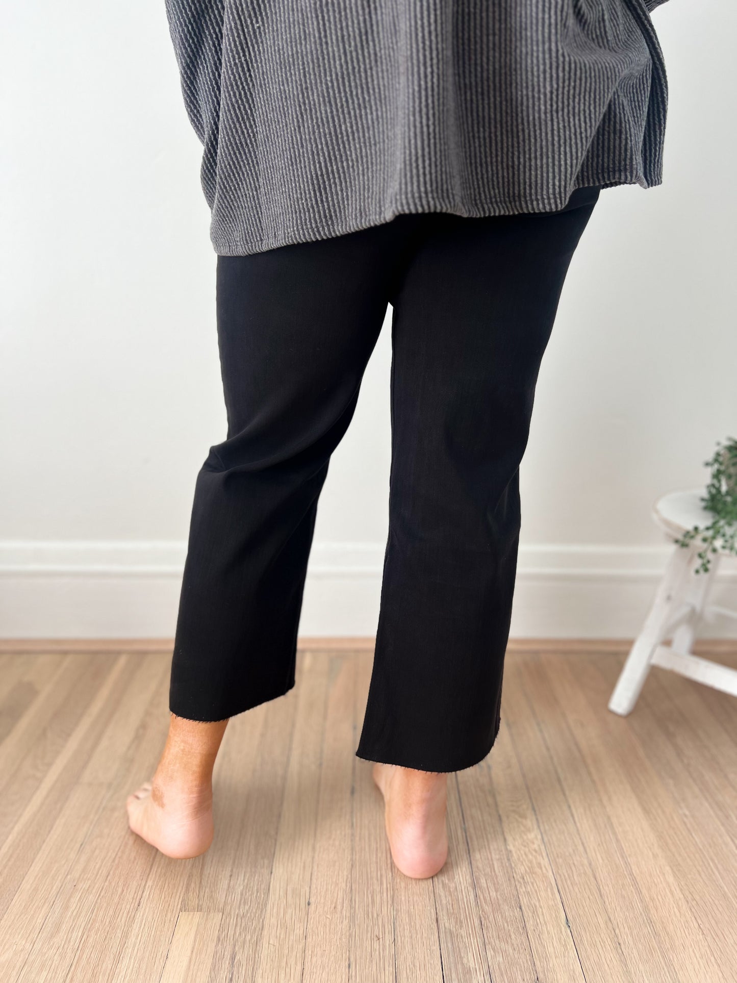 New! Vervet Olivia Wide Leg Non Distressed Crop Jeans - Black