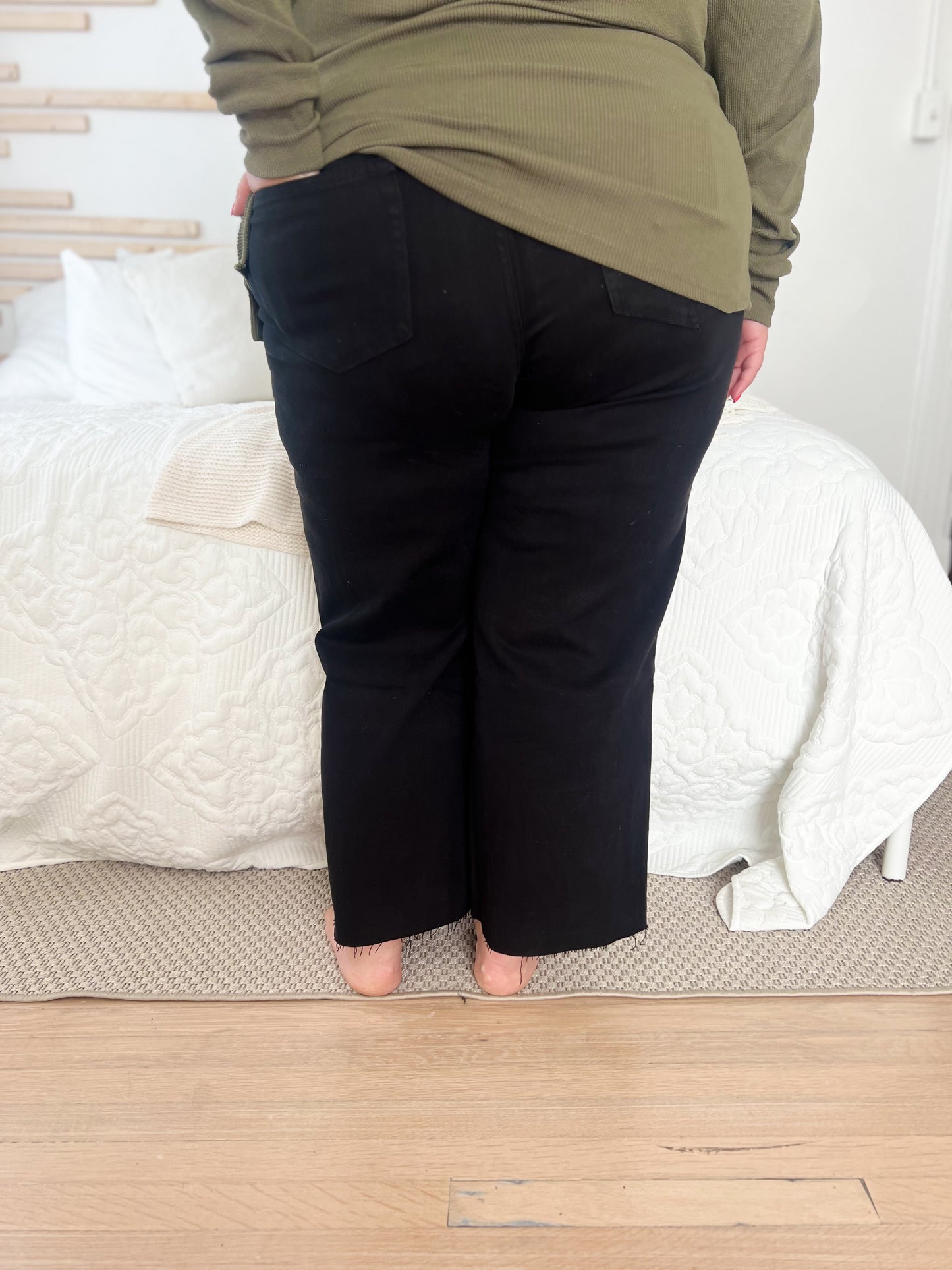 New! Vervet Olivia Wide Leg Non Distressed Crop Jeans - Black