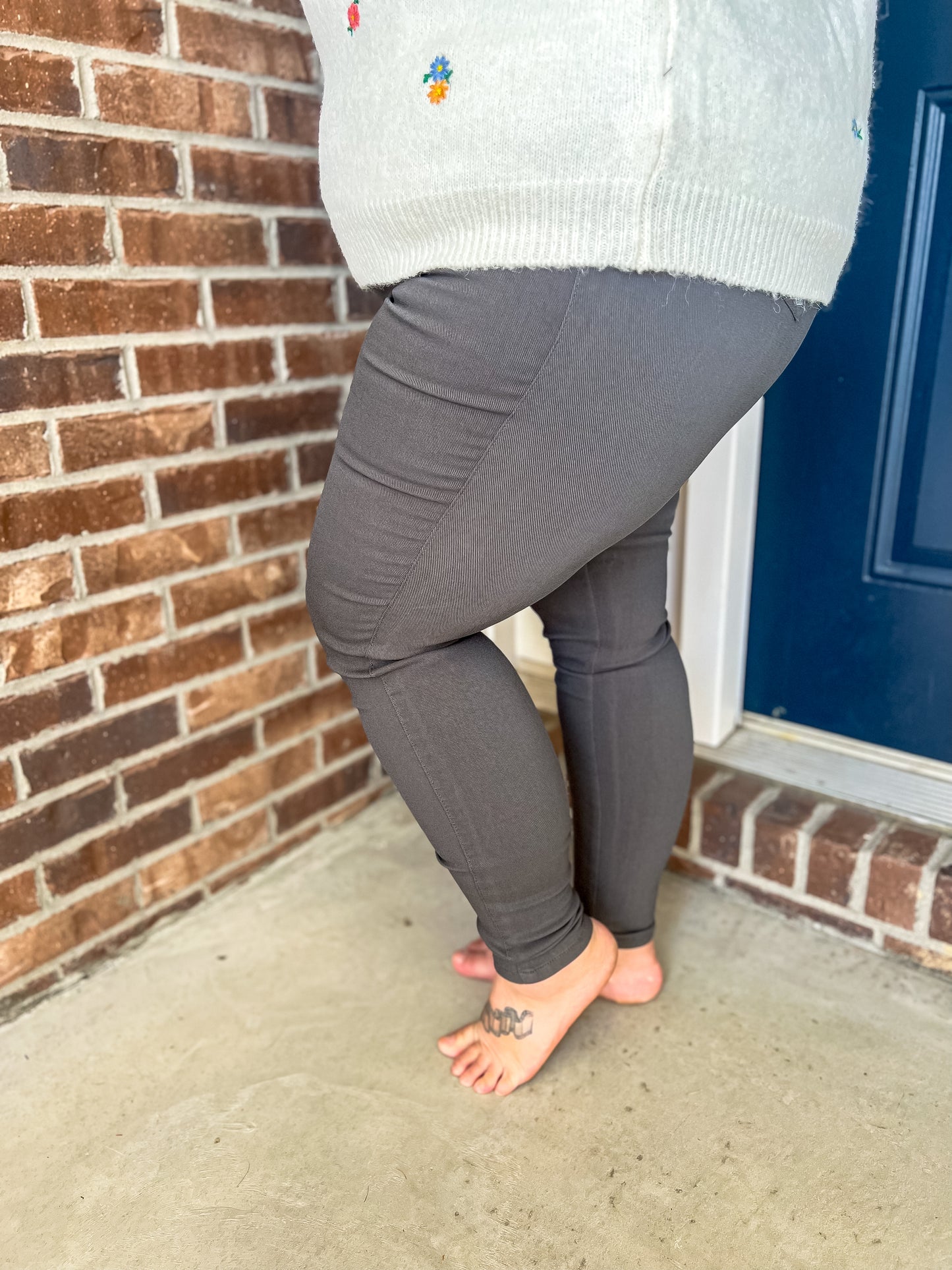 DOORBUSTER Gray Stretchy Skinny Jeans