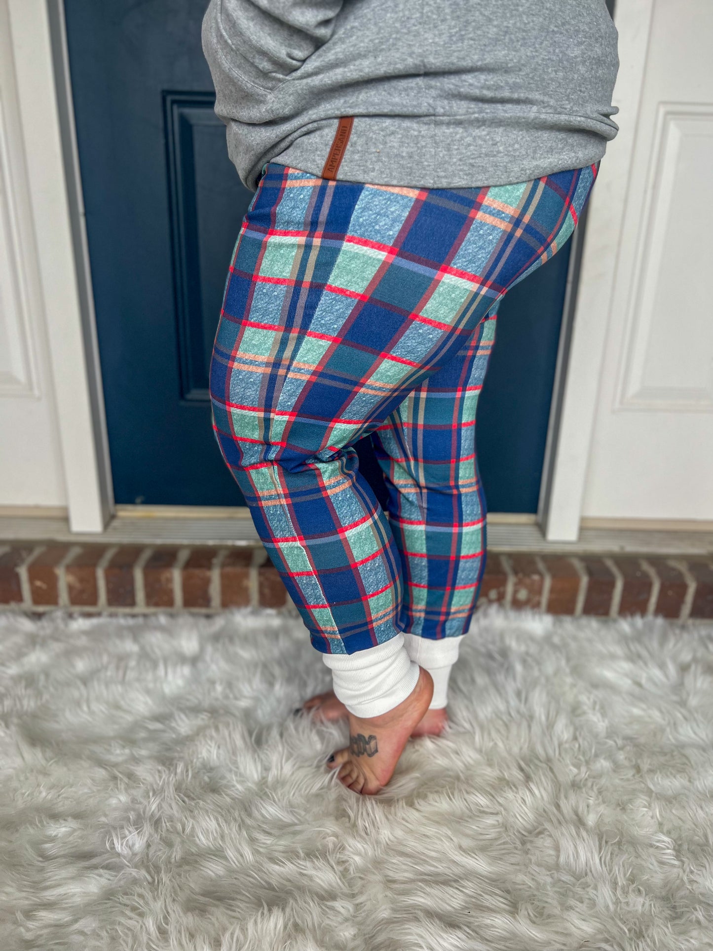 New! Ampersand Ave Merry and Bright Joggers