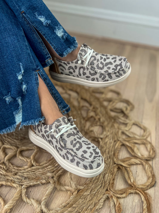 New! Corkys Kayak - Tan Metallic Leopard