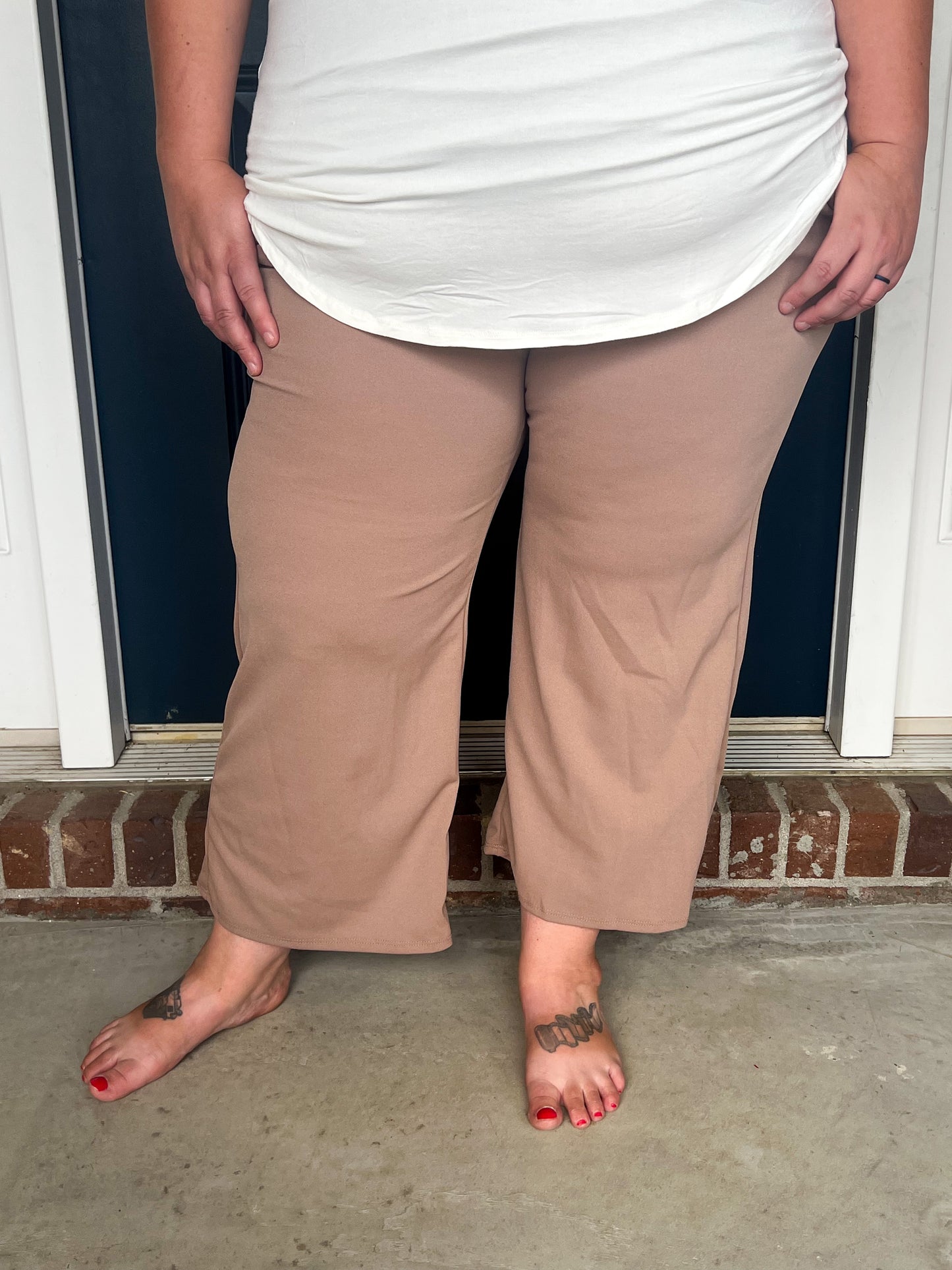 New! Lucy Wide Leg Stretchy Crop Pants - Mocha