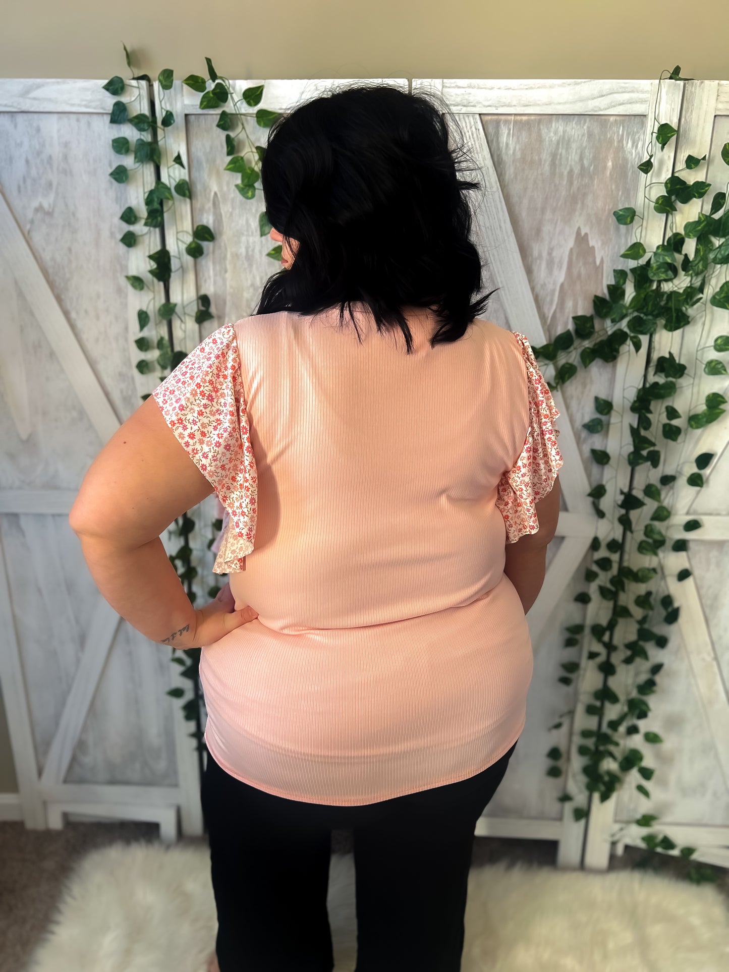 New! Arista Peach Floral Ruffle Sleeve Top