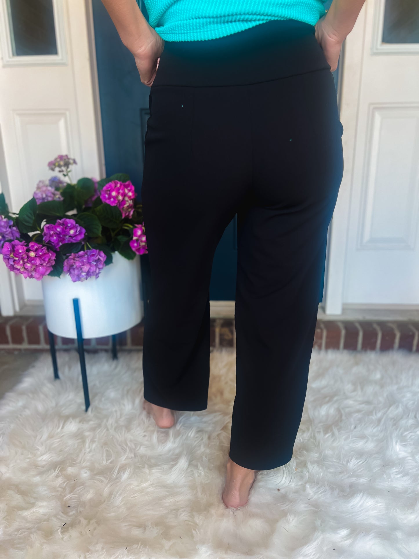 New! Lucy Wide Leg Stretchy Crop Pants - Black