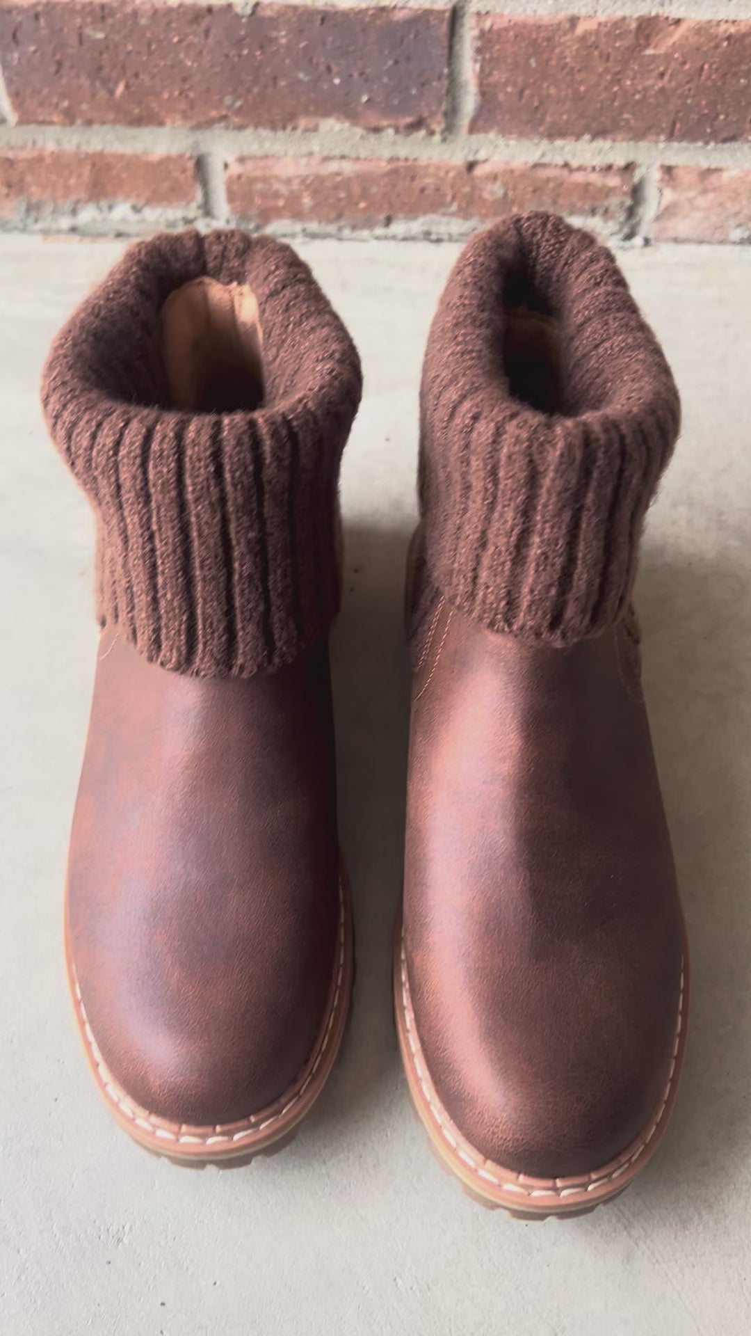 Load video: Corkys Quiver Booties - Brown Oiled
