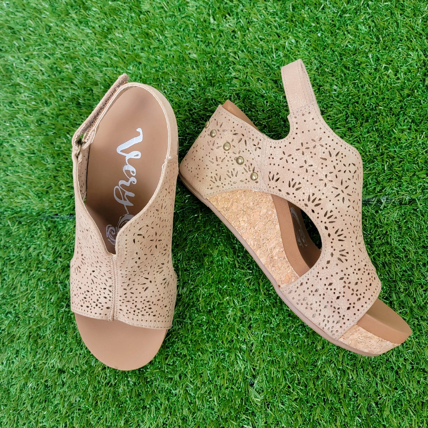 Very G Free Fly Wedge Sandals - Nude